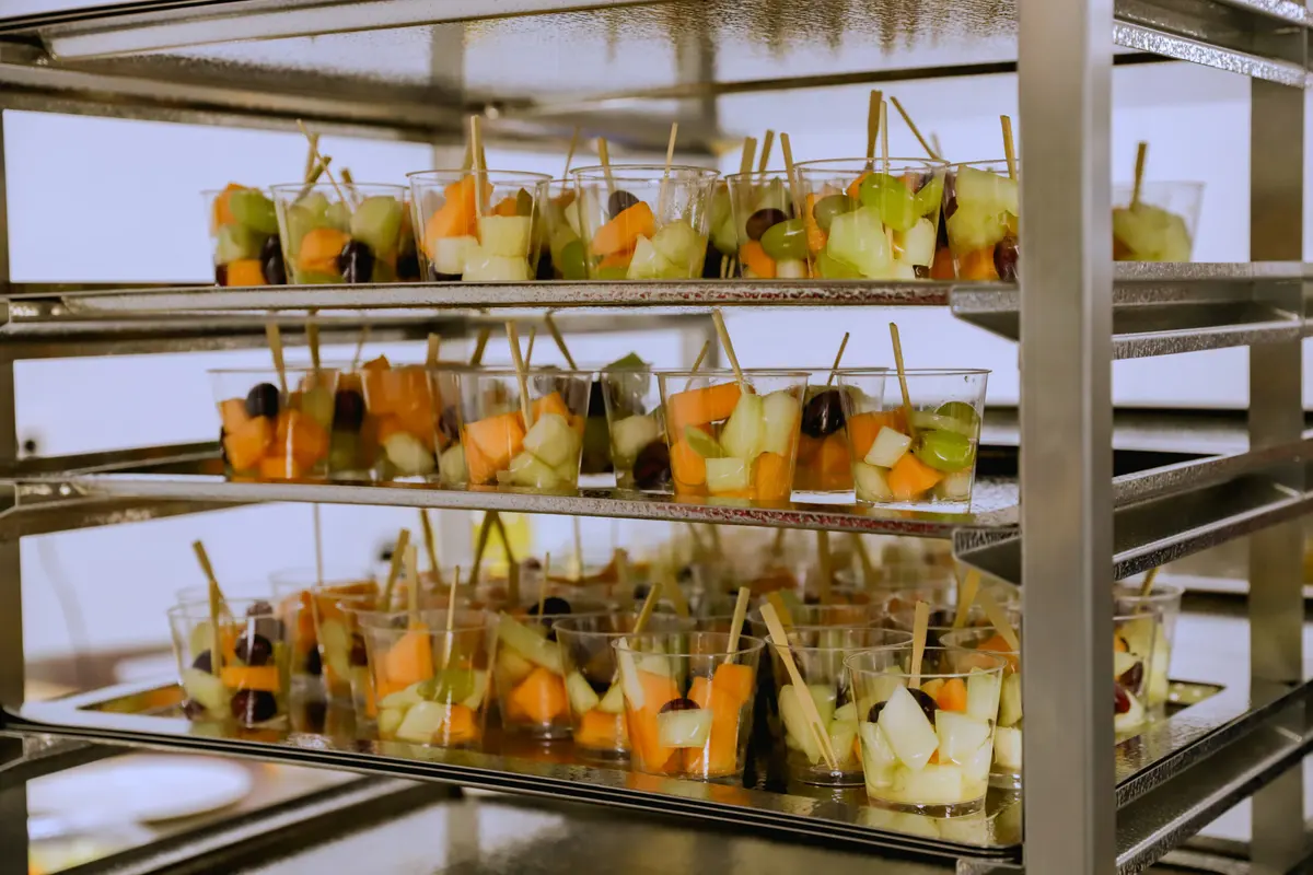 Rekken vol fruitbekers